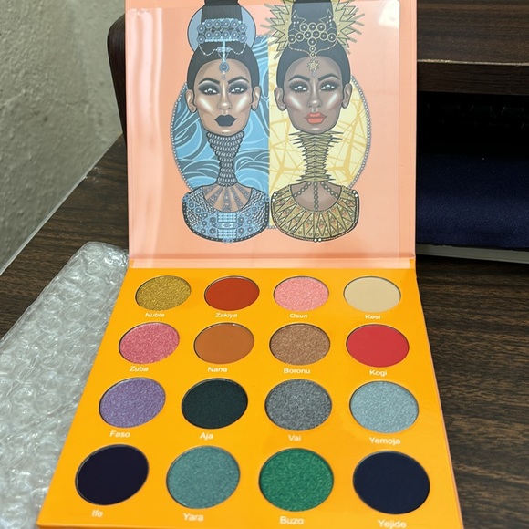 Juvia's Place Vibrant Blue and Orange Eyeshadow Palette - Picture 4 of 6